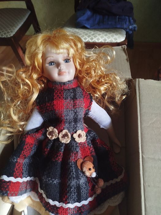 Лялька дівчина для дітей