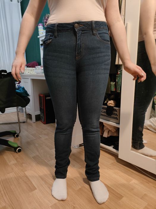 Nowe Jeansy ciemne