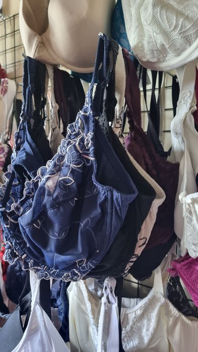 Zestaw 20 sztuk staników biustonoszy mix rozmiarów