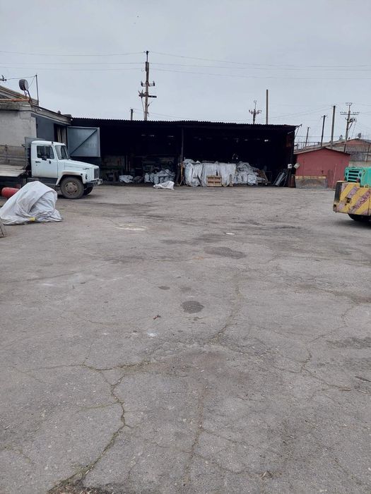 Продам складське приміщення з приватизованою  ділянкою