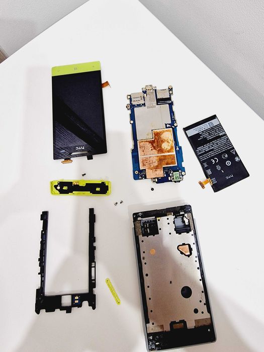 HTC Windows Phone 8S na części