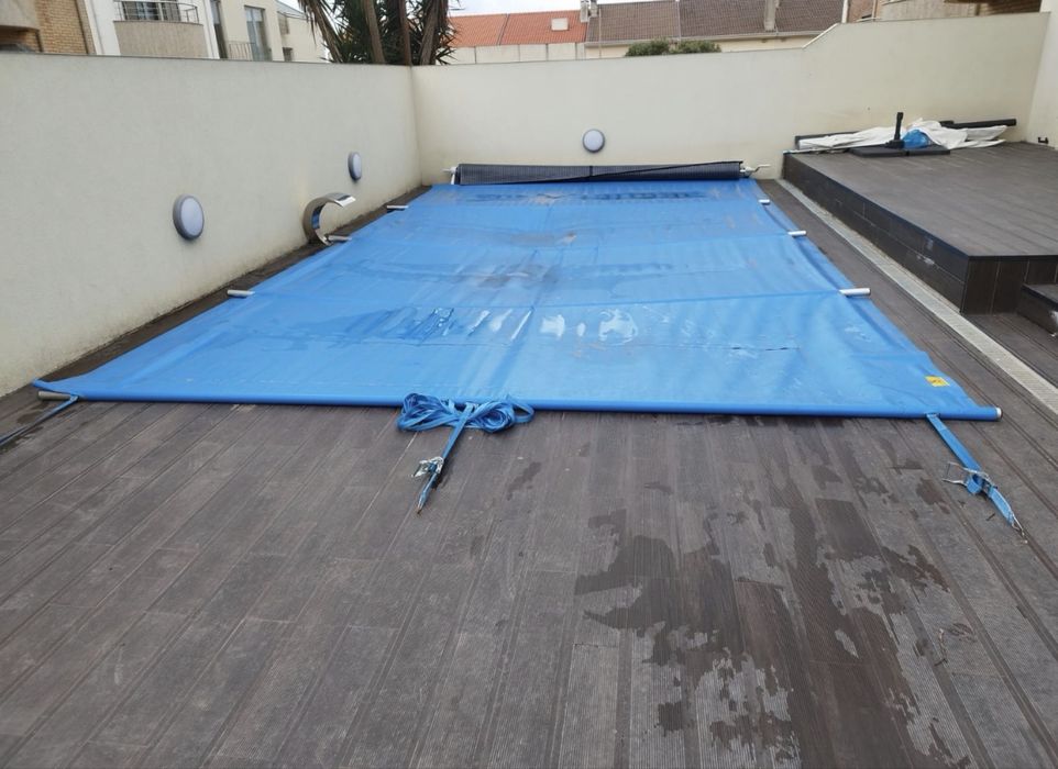 Protecao piscina com barras