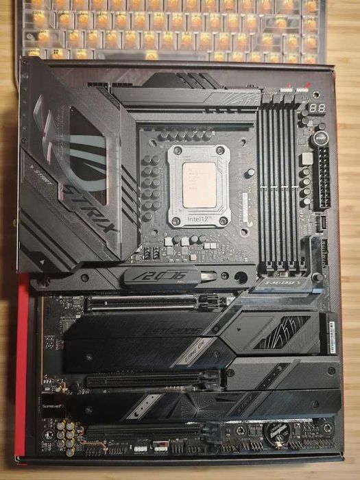 13700k + Asus Z790-E Gaming + 2x16 7200 G.Skill 32GB DDR5