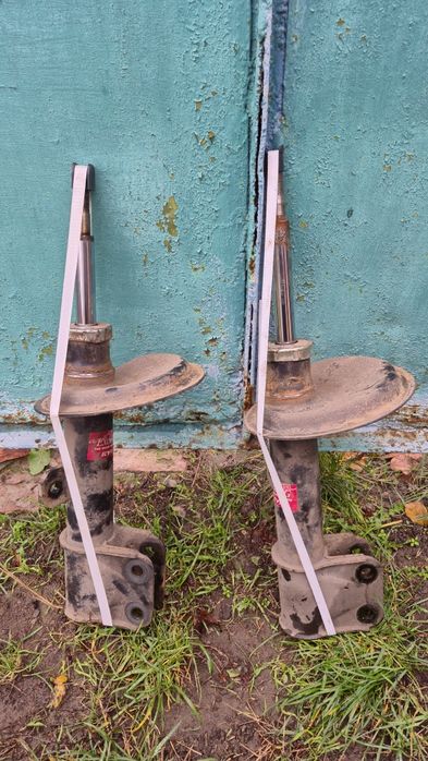 Peugeot амортизатор лівий передній Б/У (стойки підвіски)