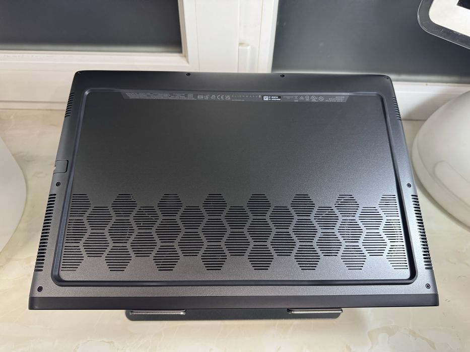 Ноутбук Alienware M16 R2 P130F 16" Intel Ultra 9/64ГБ/2ТБ SSD/RTX 4070