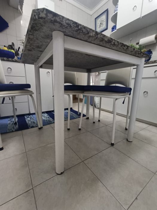 Mesa de mármore quadrada