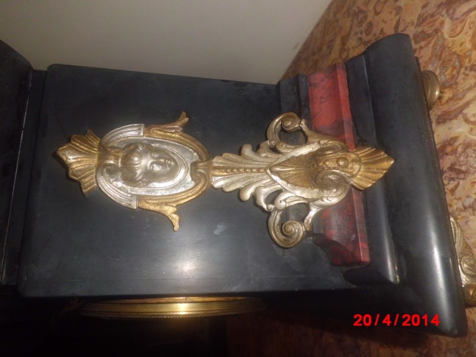 Relógio antigo no qual inclui dois abatjours - conjunto - antigo