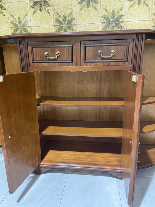 Móvel aparador/sapateira em cerejeira