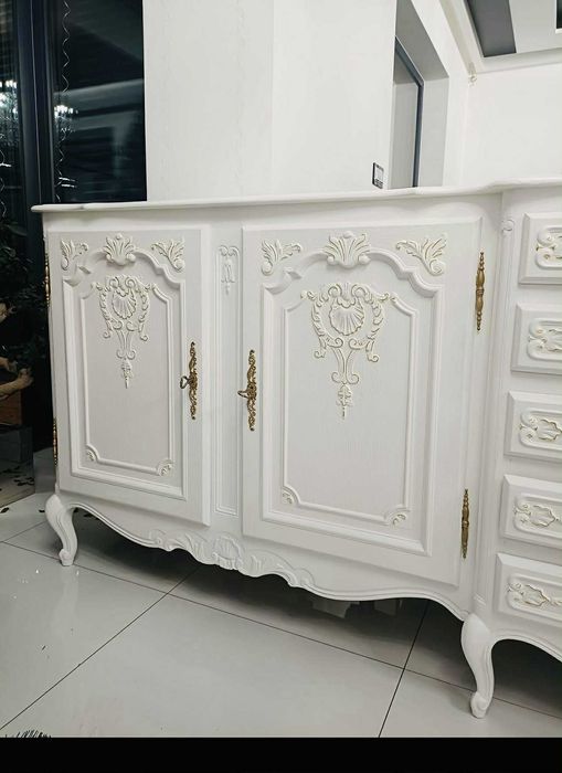 Komoda w francuskim stylu