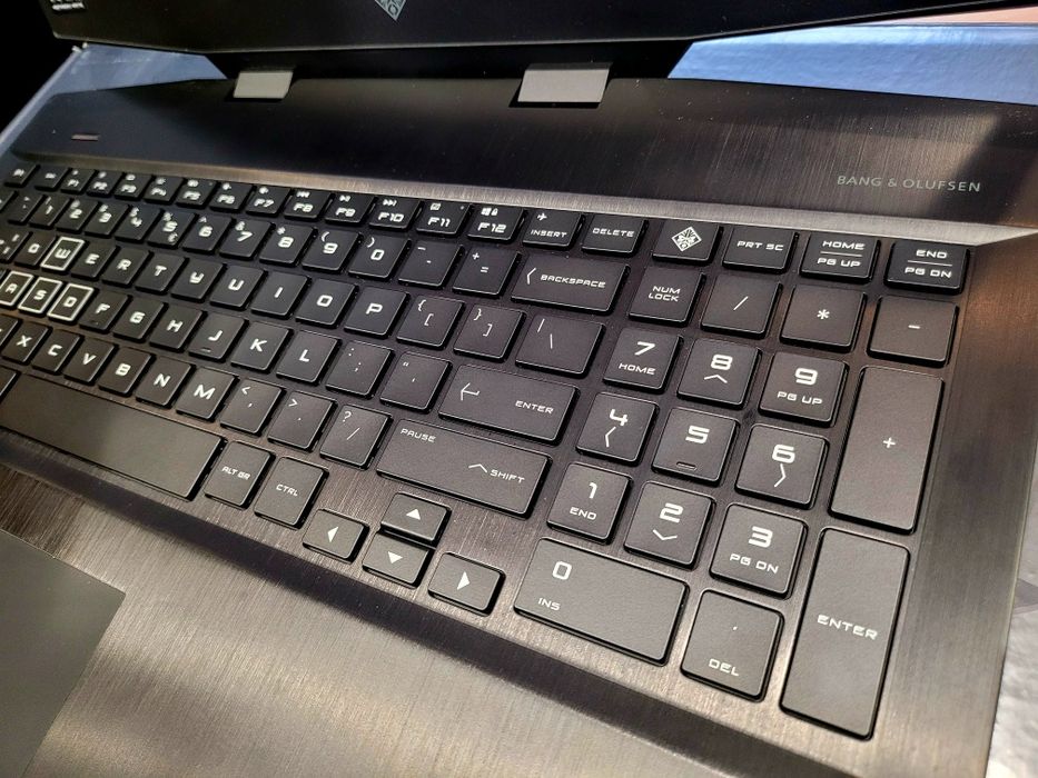 Laptop gamingowy HP OMEN 17-cb0000nw i7 / 16GB / SSD512 / RTX 2060 6GB 17"