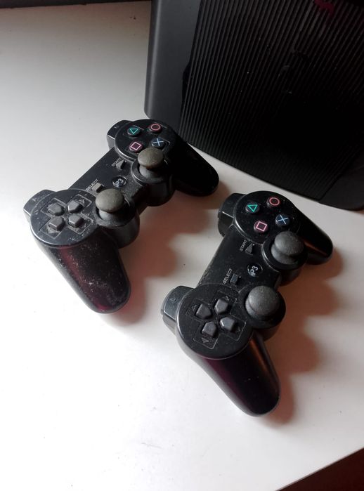 Ps3 com 2 comandos e jogos