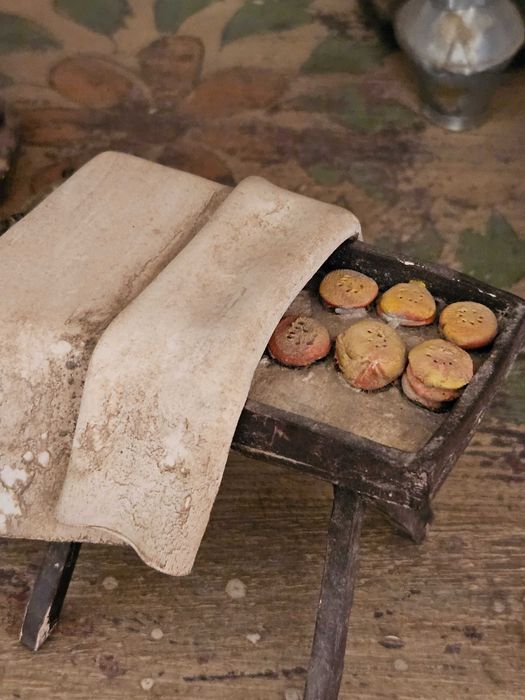 Estatueta de barro - bolachinhas