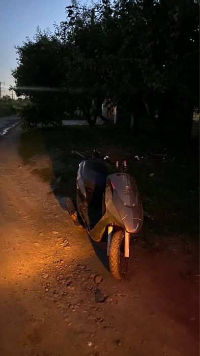 Suzuki Lets 2 Stunt