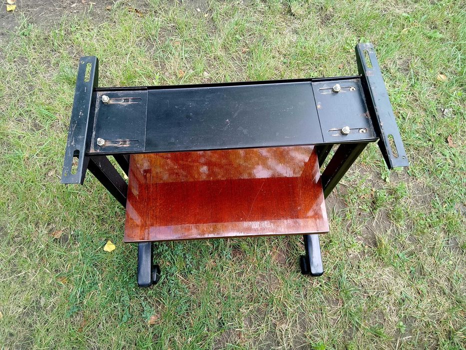 Журнальный столик,  столик-подставка