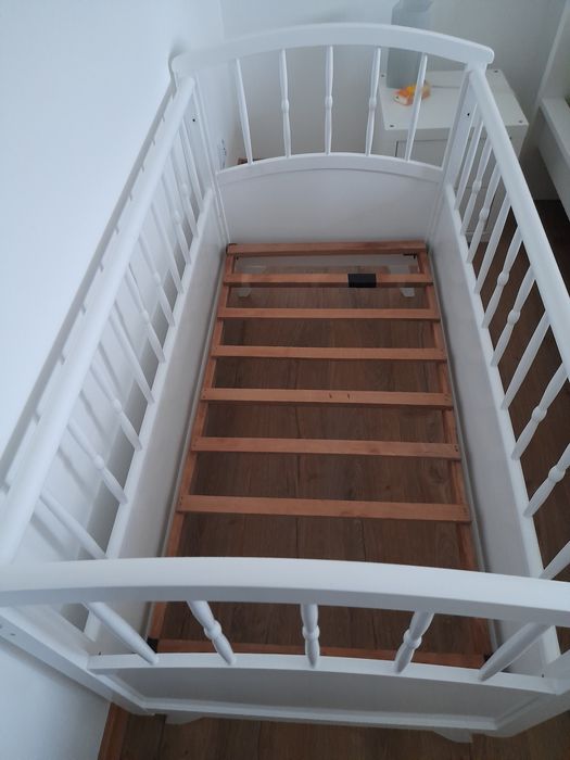 Łóżeczko dla niemowlaka.