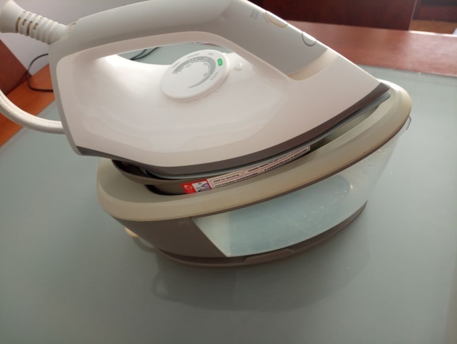 Ferro de engomar a vapor com caldeira	Philips 2000 series			Como novo!