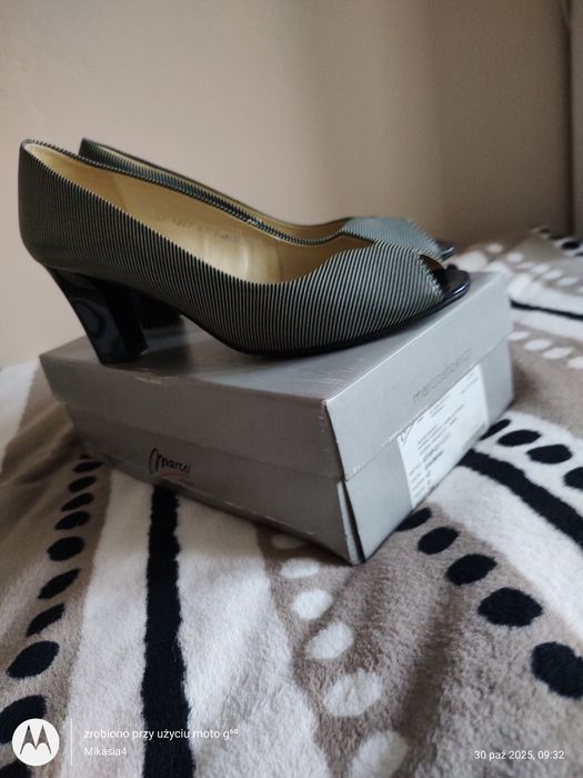 Czółenka skórzane