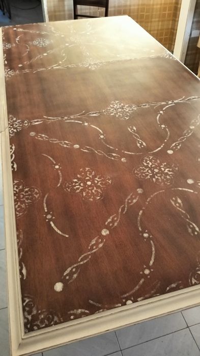 Mesa extensível de madeira