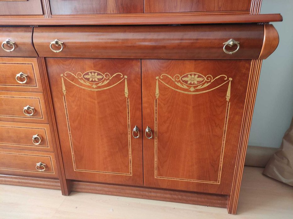 Móvel de sala/ Cristaleira em madeira