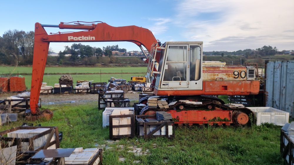 Giratória poclain 90 em excelente estado