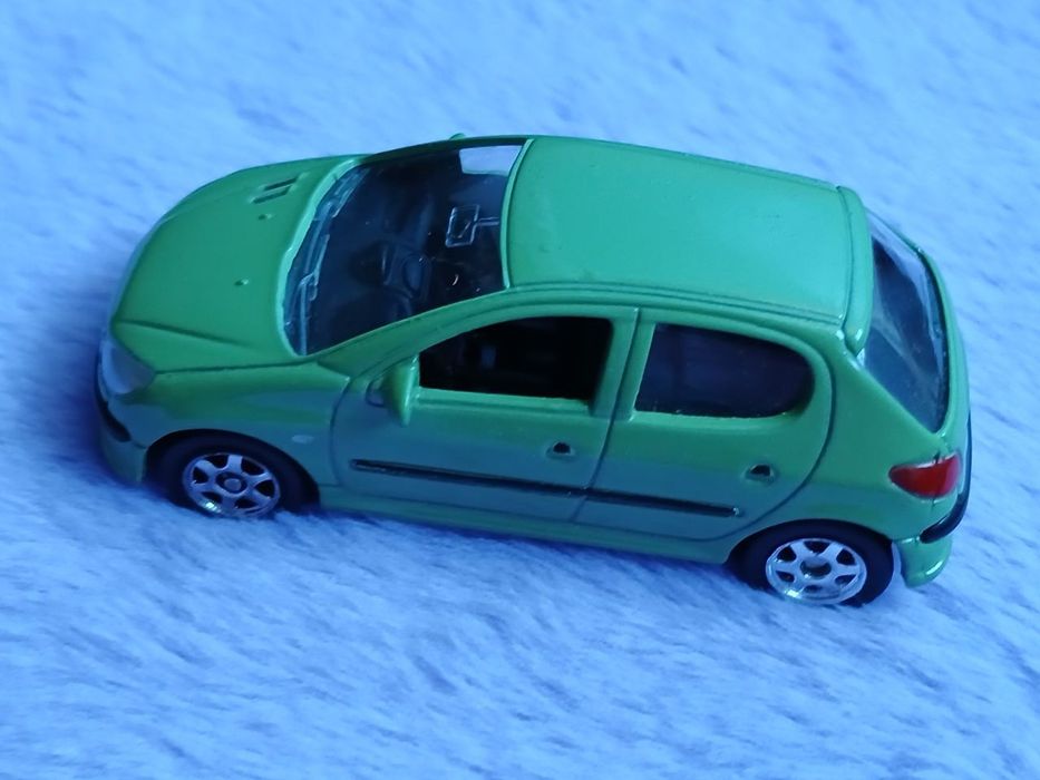 Редкая машинка PEUGEOT 206
