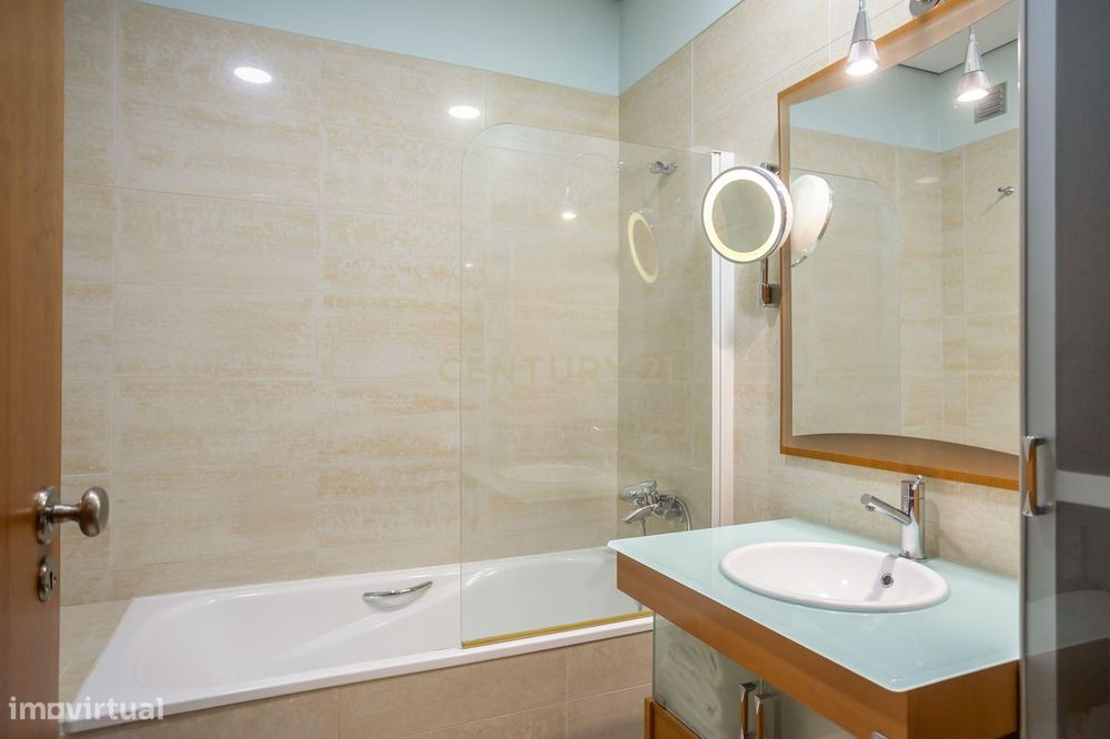 Um Apartamento com Alma de Moradia ; T3+1 + Terraço de 143 m²