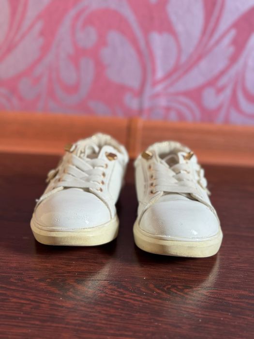 Sprzedam  buty dla dziewczynki w rozmiarze 29
