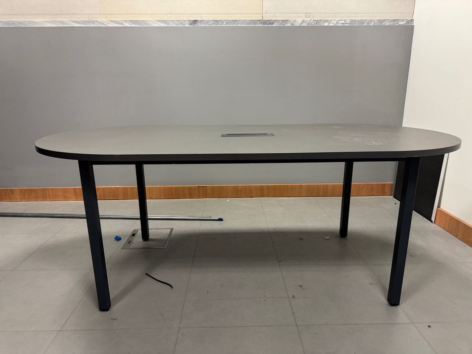 Mesa de reuniões oval e retangular 2000x1000x740 cinzenta