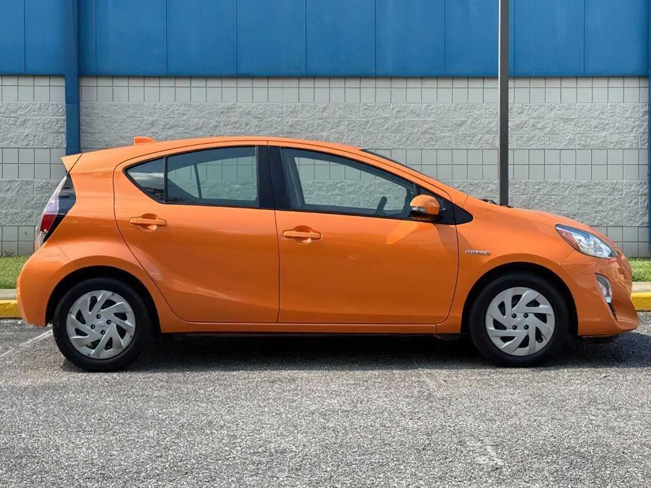 Toyota Prius c      2016