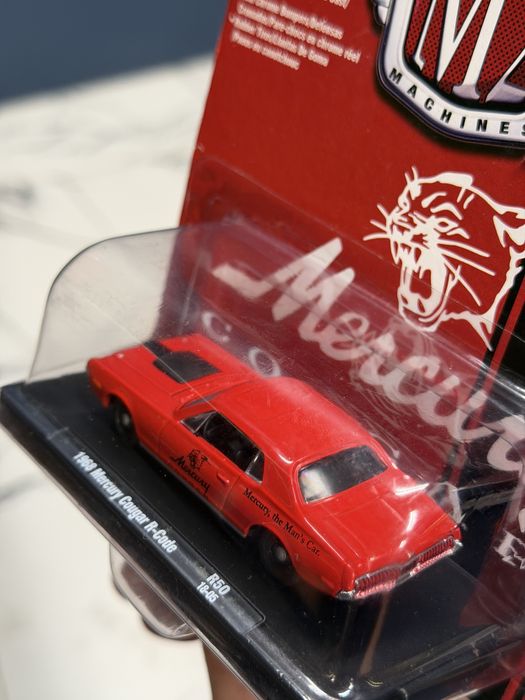 M2 Machines 1968 Mercury Cougar R-Code czerwony 1:64 HW 428 Cobra Jet