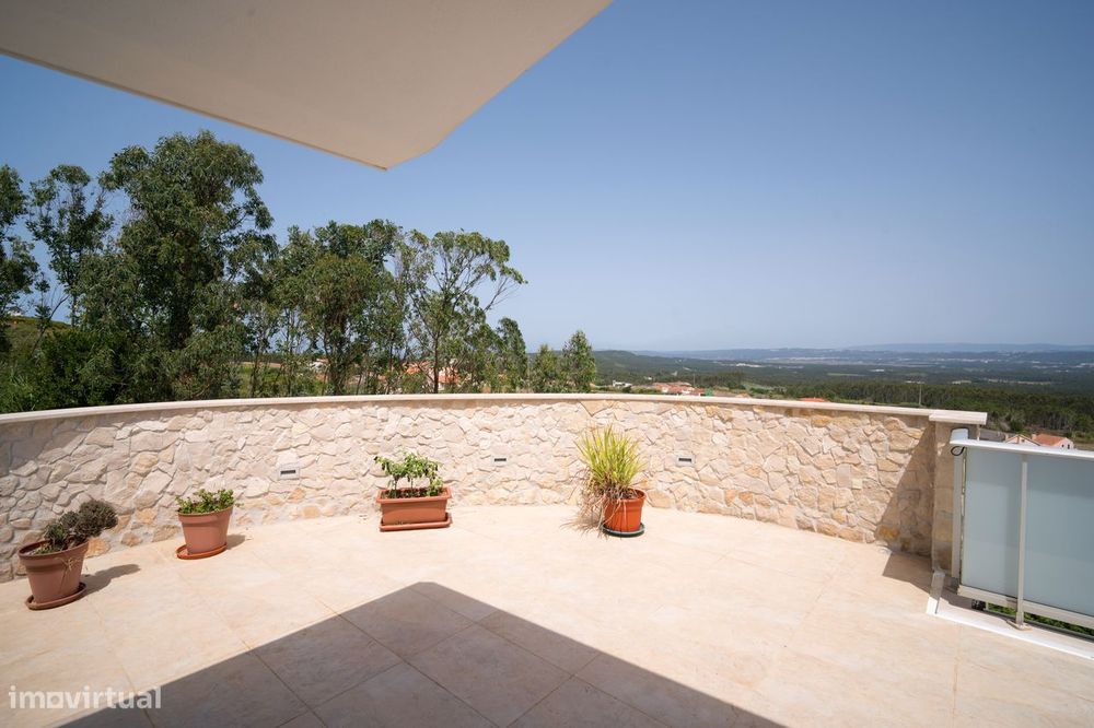 Exclusividade e Vistas de Mar e Serra em Serra do Bouro
