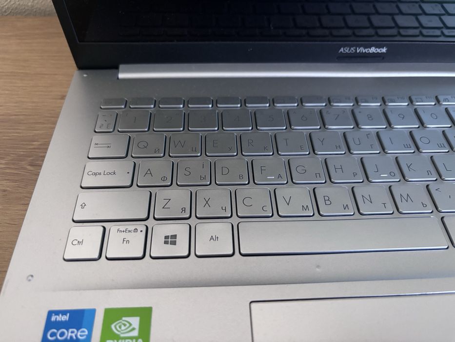 Asus vivo book k513e OLED 15.6 / i5 / 16gb / ssd 512gm /mx330 2gb