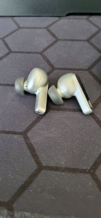 Jbl live pro 2  srebrne