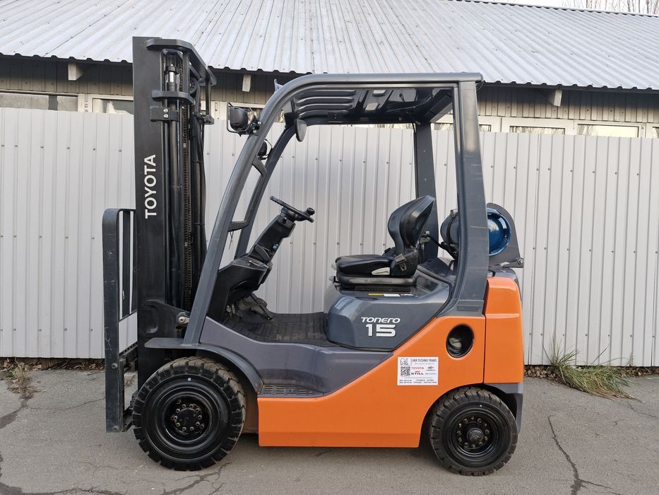 Навантажувач вилковий TOYOTA газ бензин погрузчик Тойота