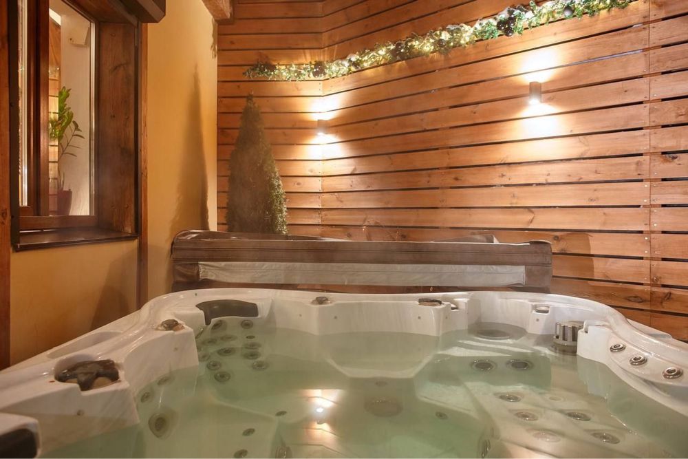 #382 Будинок з теплим басейном на вулиці