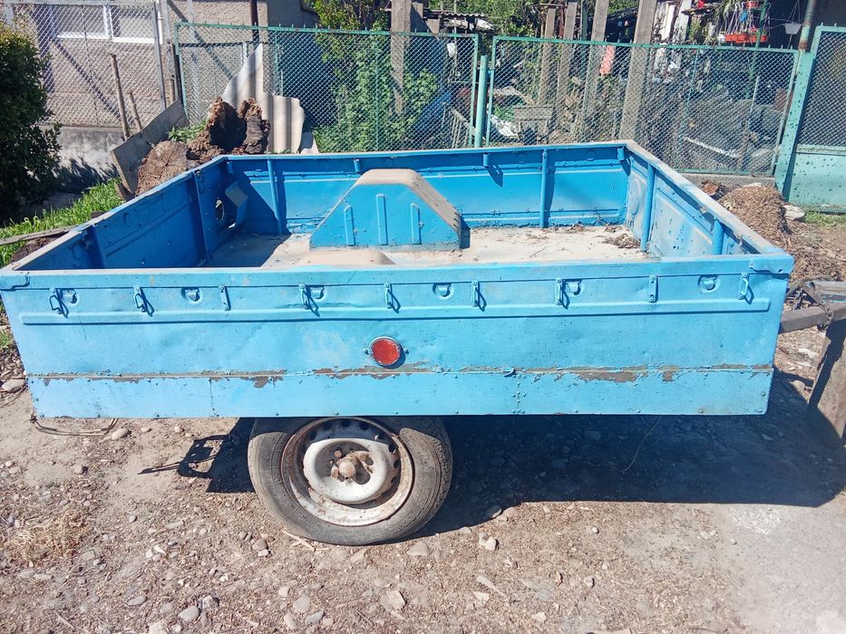 Продам прицеп легковой на документах с номерами .нахожу усиленый