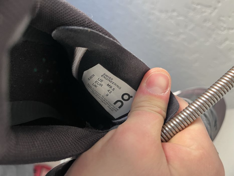 On cloud swiss running кросівки чоловічі бігові