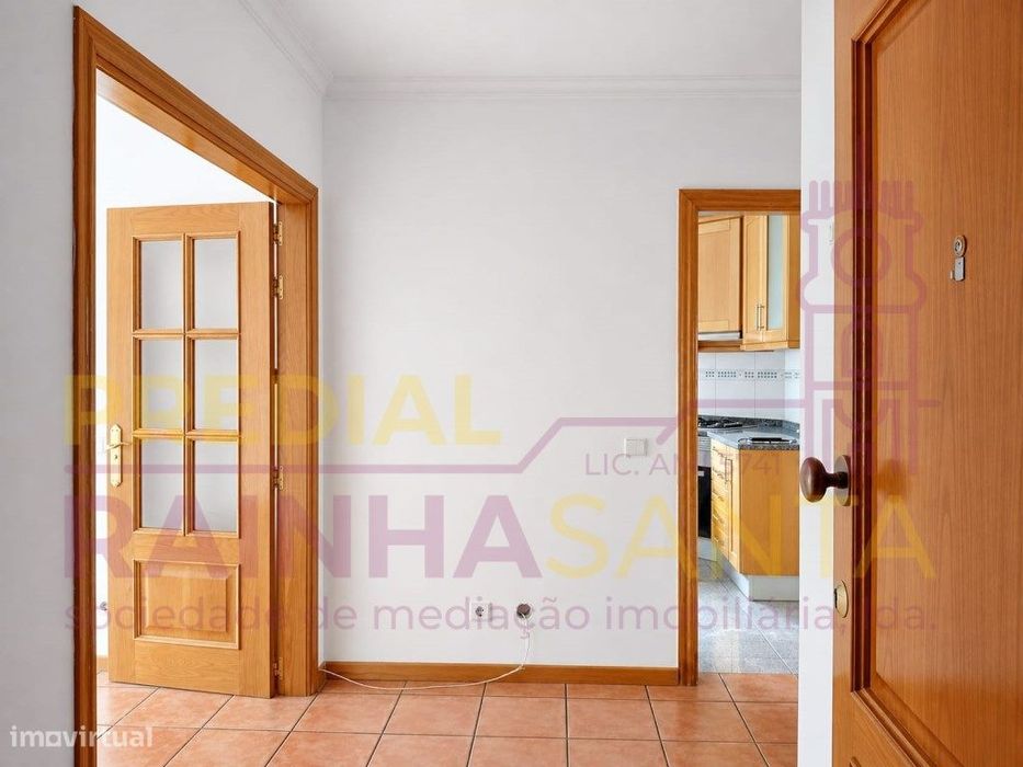 Apartamento T2 com Garagem em Box - S. Martinho do Bispo, Coimbra