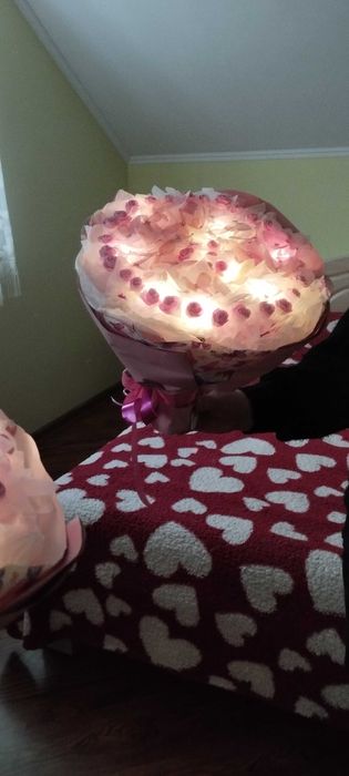 Букет з метеликів і квітів