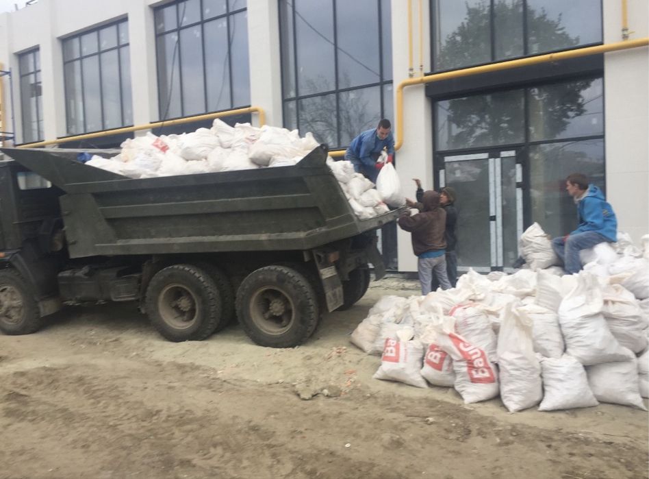 Вивіз старих меблів | Дивани, шафи, ліжка, столи, матраци | Газель з вантажниками