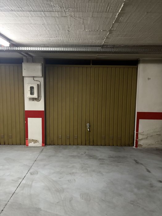 Garagem Fechada (debaixo da Clini Fatima/Pingo Doce )