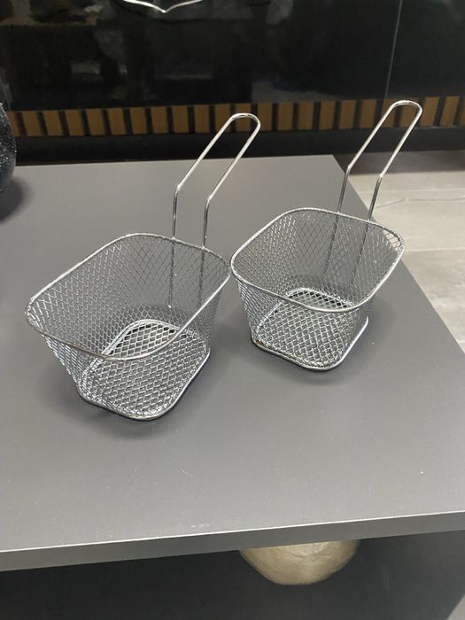 Cestos para batata frita e canecas