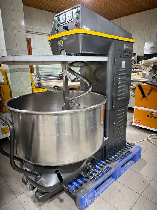 Тестомес Тестомесильныая машина с подкатной дежей Kemper SPA 125