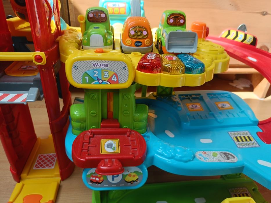 Garaż tut tut+ remiza strażacka+9 autek+tory