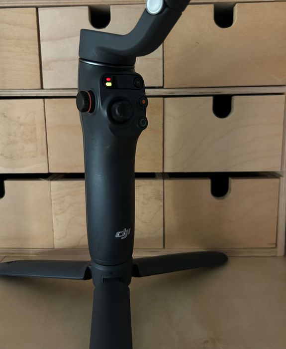 DJI OM 6 Estabilizador p/ Smartphone