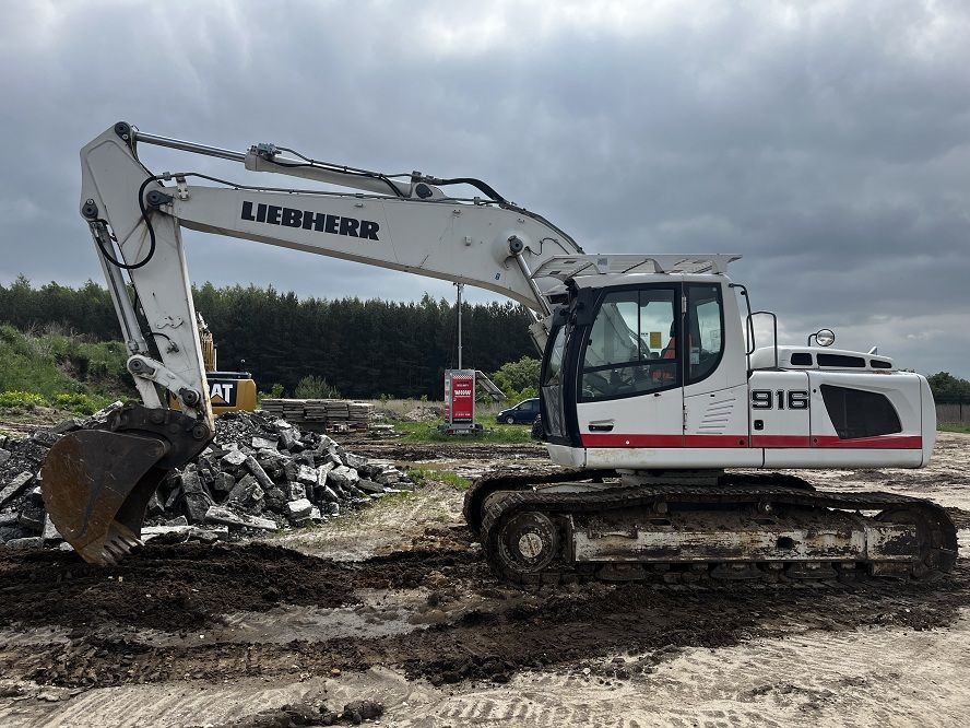 Liebherr R916 LC  LIEBHERR R 916LC cena netto 169 tys.