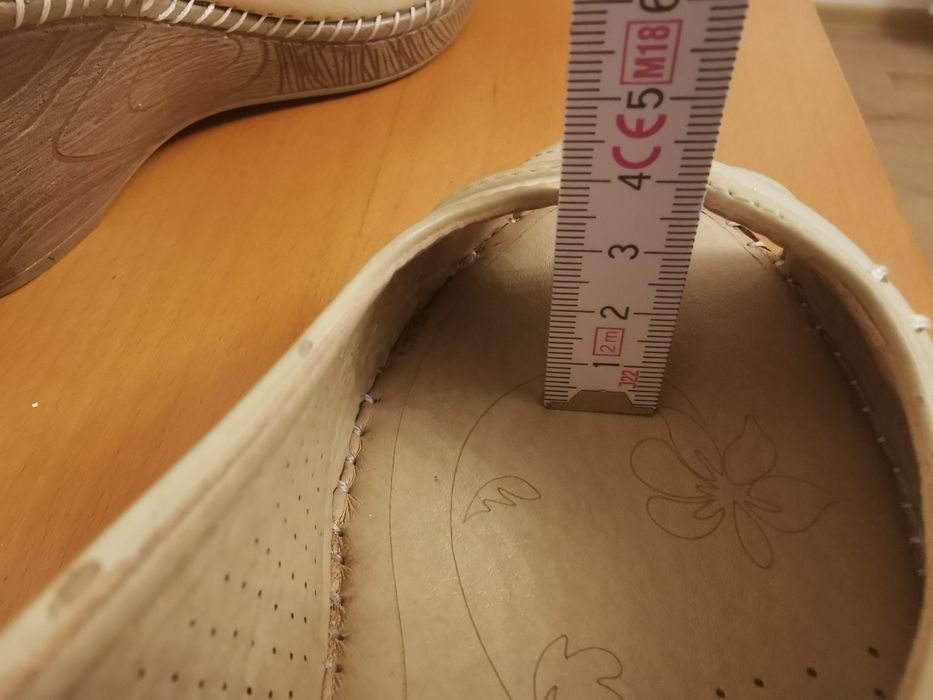 Lekkie beżowe sandałki na koturnie r. 38, jak nowe, na wiosnę, lato