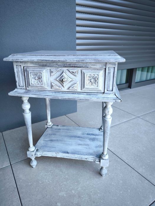 Mesa com gaveta em madeira maciça