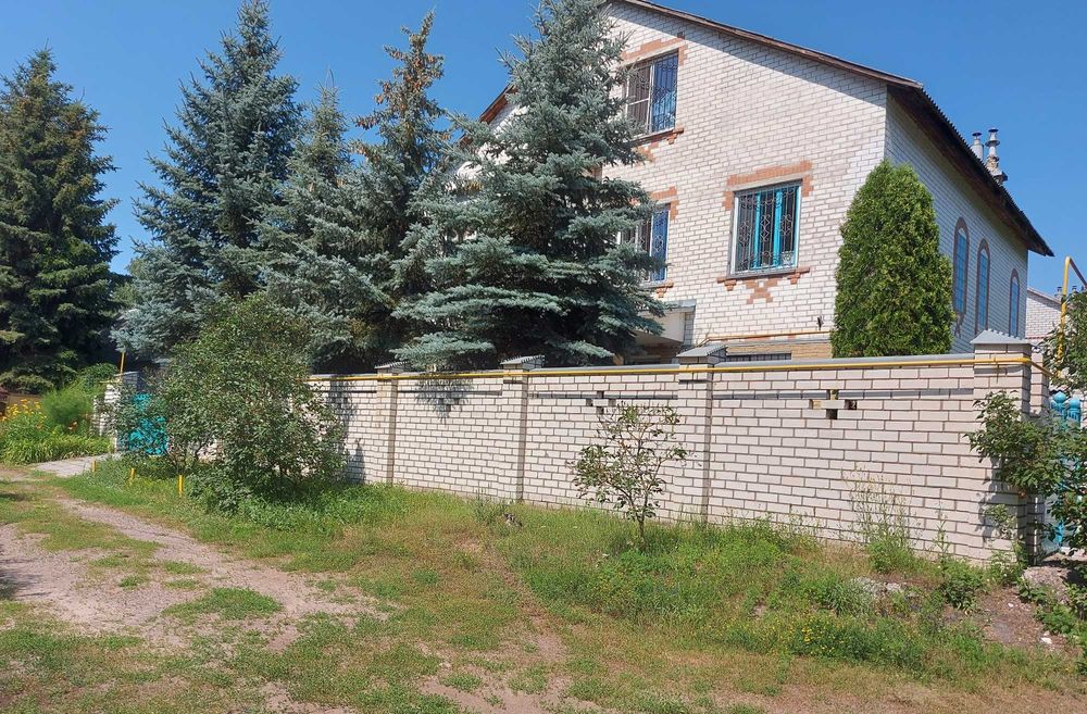 Продам дом 298 кв.м в 200 м от реки и 50 м от леса