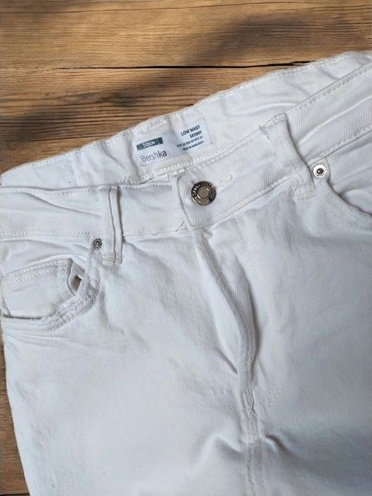 Bershka Białe Spodnie Jeansy Rurki Slim Dziury Przetarcia Boho Retro S